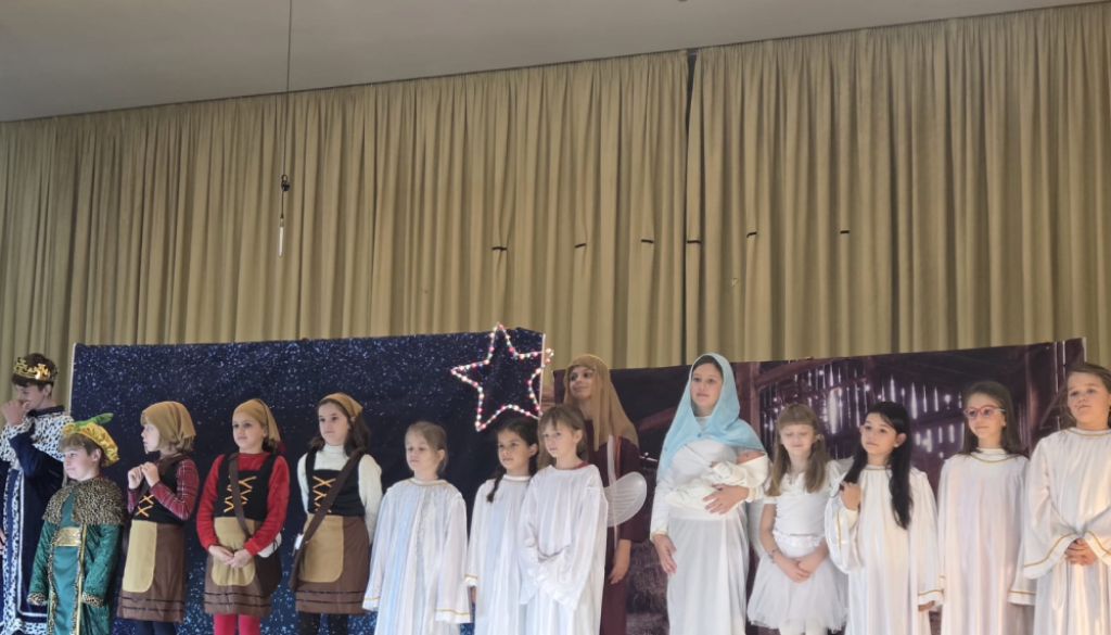 Belenes y Encuentro Navideño en la Escuela Polaca Irena Sendler en Valencia